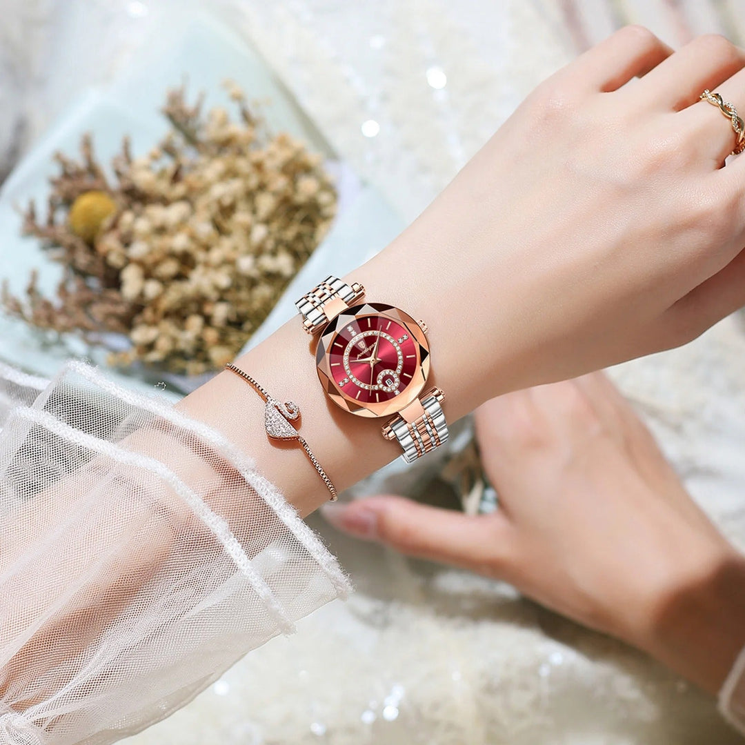 Tidlös lyx: elegant roséguld damklocka, kvartsur med diamantstil. Vattentät accessoar.