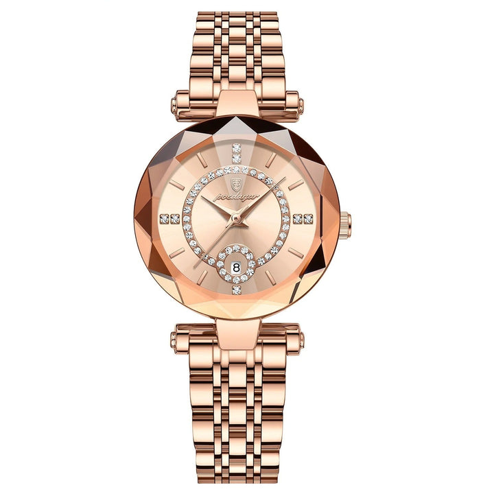 Vinklad bild av elegant damklocka, roséguld kvartsur med diamantstil. Lyxig accessoar.