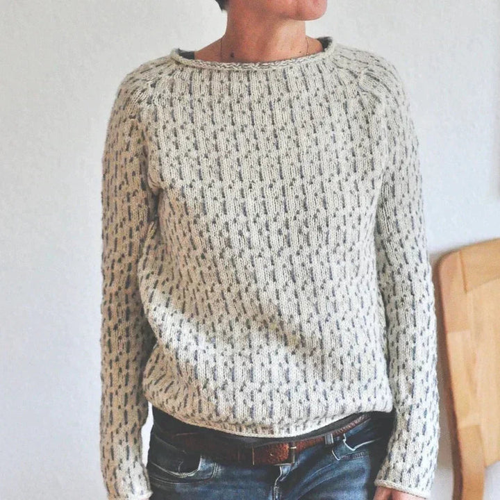 Mångsidig, långärmad damtröja med rund hals. Bekväm och elegant för alla tillfällen.