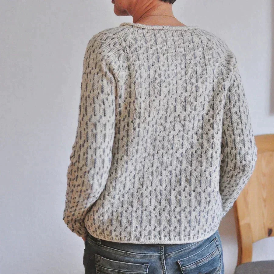 Långärmad damtröja med rund hals. Elegant stil och bekväm, avslappnad passform för en tidlös look.