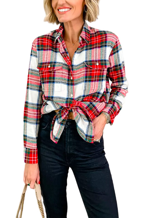 Elegant rutig långärmad blusskjorta för kvinnor, perfekt för vardagsmode och business casual.