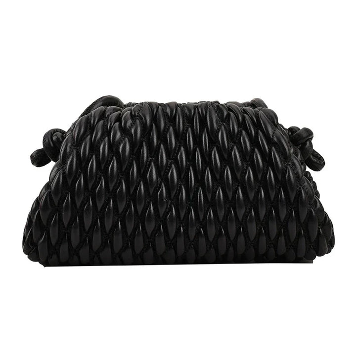 Elegant satin clutch för formella tillfällen, perfekt som bröllops- eller kvällsväska för damer.