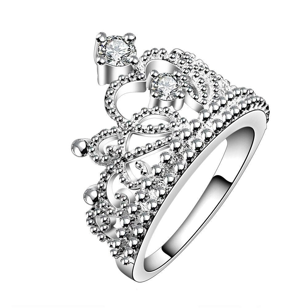 Elegant silverfärgad dam kronring med gnistrande kristaller. Perfekt smycke för kvinnor.