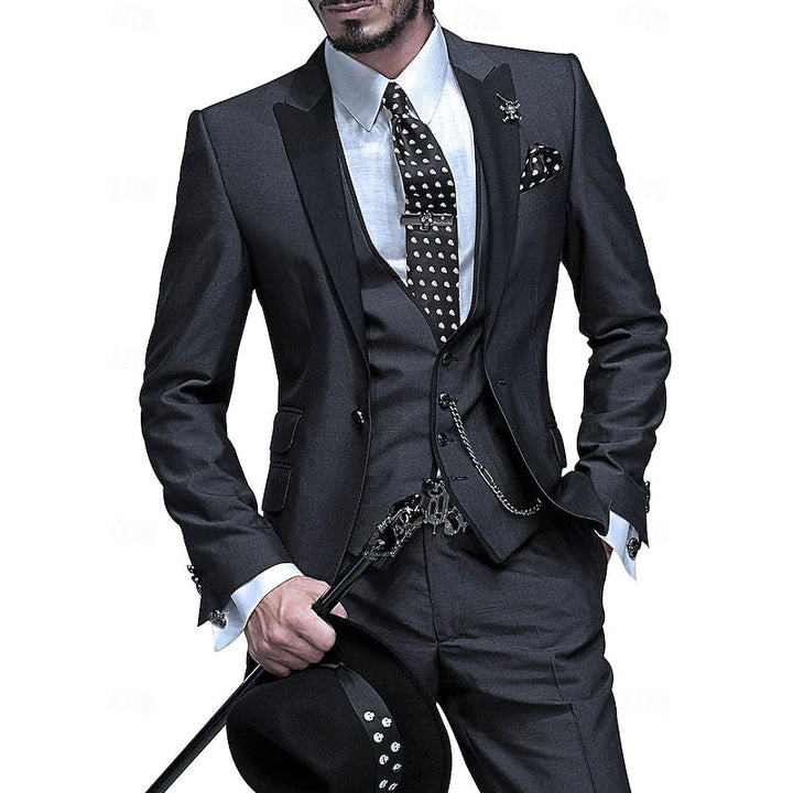 Tredelad skräddarsydd herrkostym med kavaj, väst & byxor, perfekt för en elegant festlook.