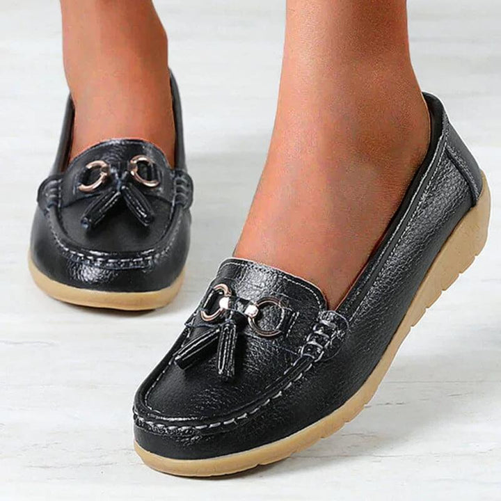 Elegant slip-on loafers för dam i mjukt material, perfekta som bekväma vardagsskor.
