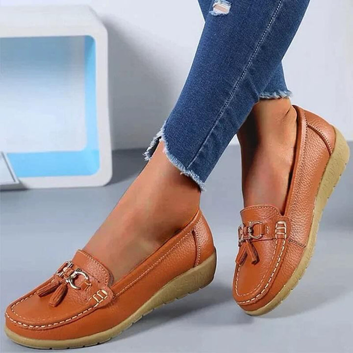 Lätta och bekväma loafers för dam, stilrena vardagsskor som erbjuder elegant komfort.