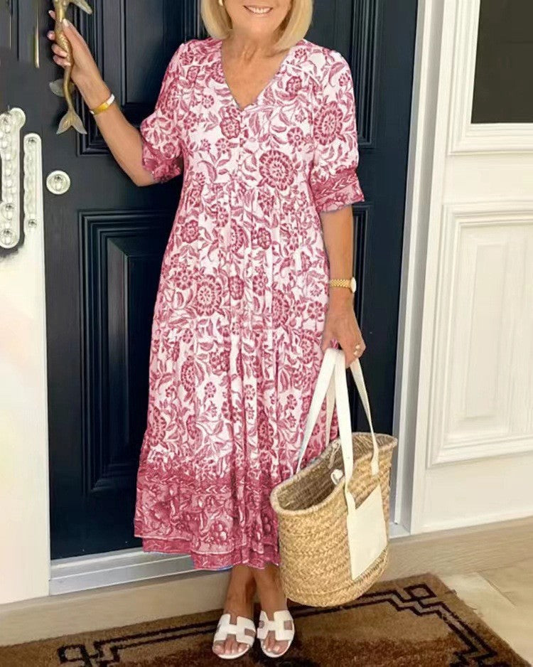 Bekväm avslappnad dam-maxiklänning för sommar. Långklänning med elegant snitt, idealisk för semester och sommarstil.