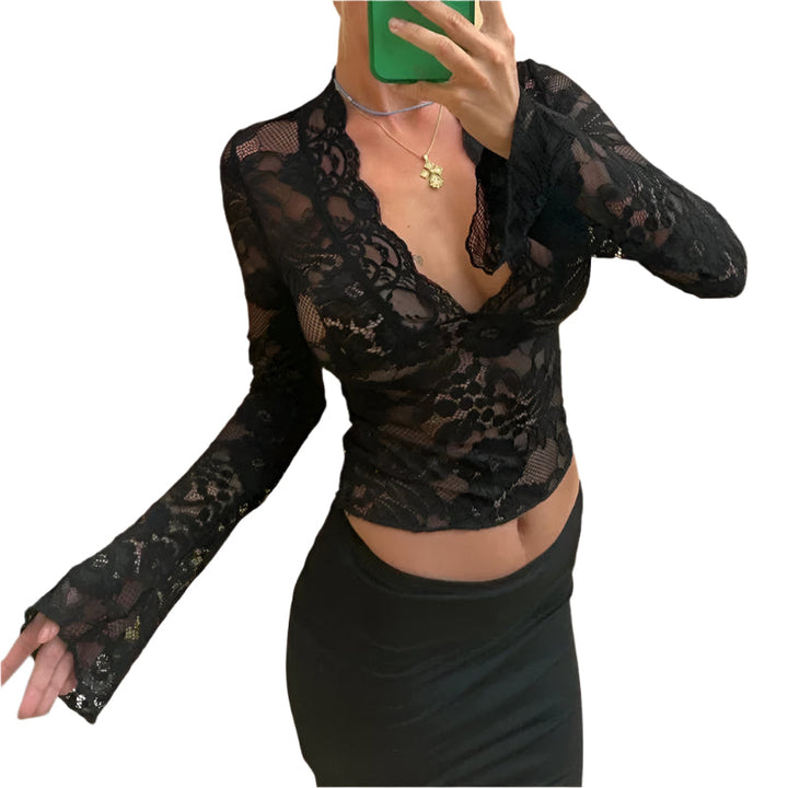 Elegant spetstopp slim fit, idealisk för kvinnors festmode eller chic vardagsbruk.