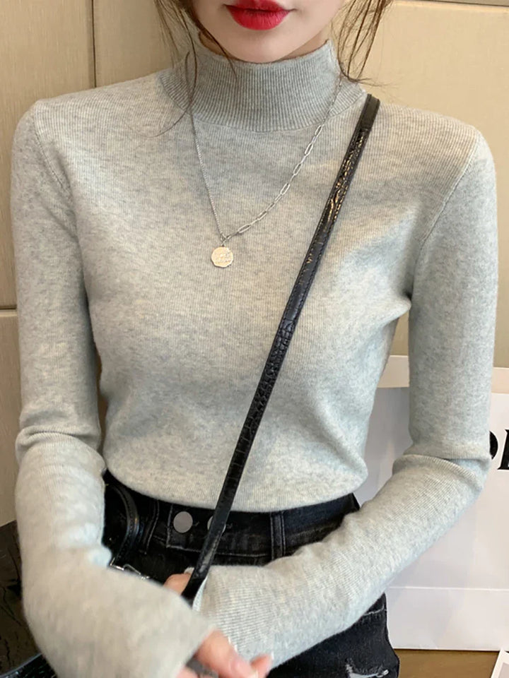 Klassisk stickad turtleneck damtröja, mångsidig och elegant. Långärmad design.