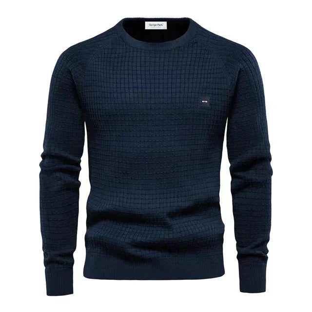 Elegant herrtröja i stickat material, perfekt för lager-på-lager. Ger både värme och stil. Bekväm vintertröja.
