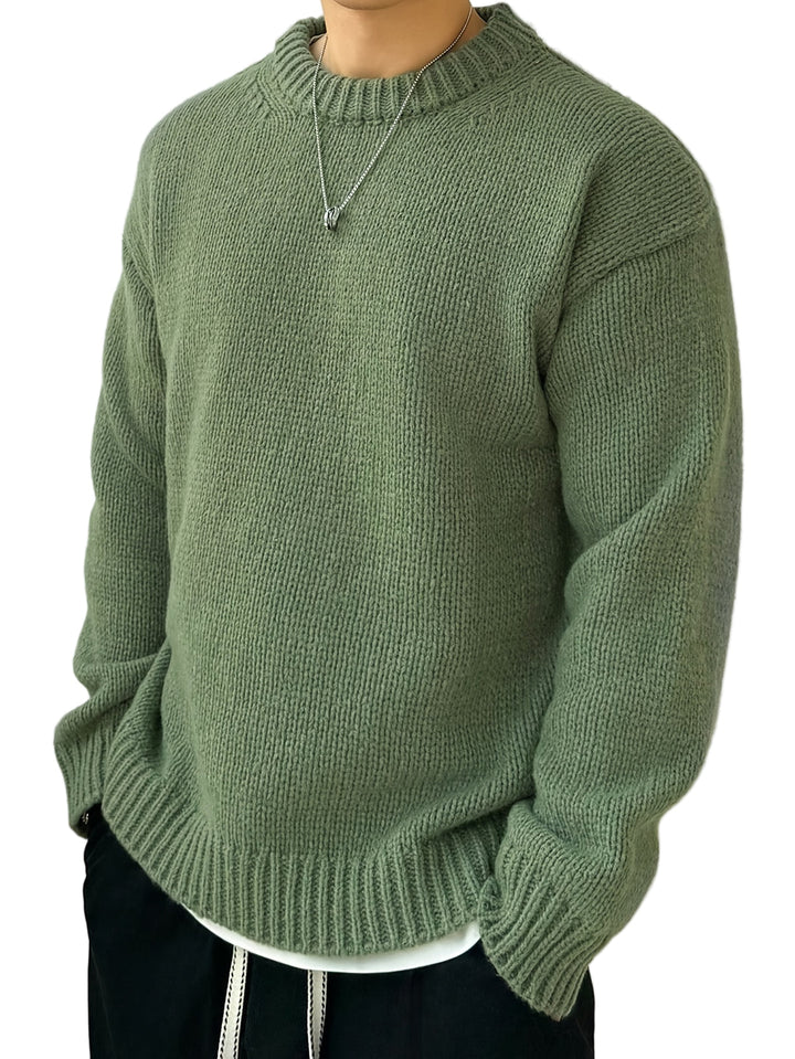 Elegant stickad herrtröja i tidlös stil. Perfekt klassisk vintertröja för varje tillfälle, bekväm och mångsidig.