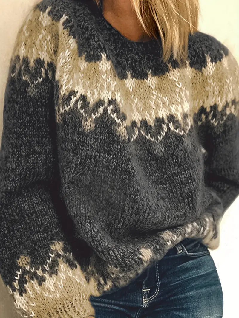 Varm och bekväm dam jacquard pullover. Stickad vintertröja som ger stil för kyliga höstdagar.
