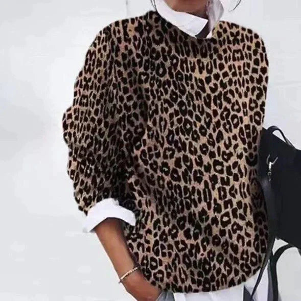 Mysig vintertröja för kvinnor med elegant leopardmönster. Perfekt för vardag och fest, modern stil.