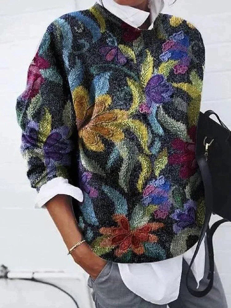 Modern kvinnors leopardtröja, stickad för värme. Idealisk festtröja eller mysig vardagslook i vinter.