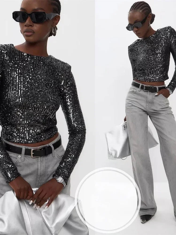Glittrande svart crop top med paljetter för kvinnor, en chic och långärmad festtopp.
