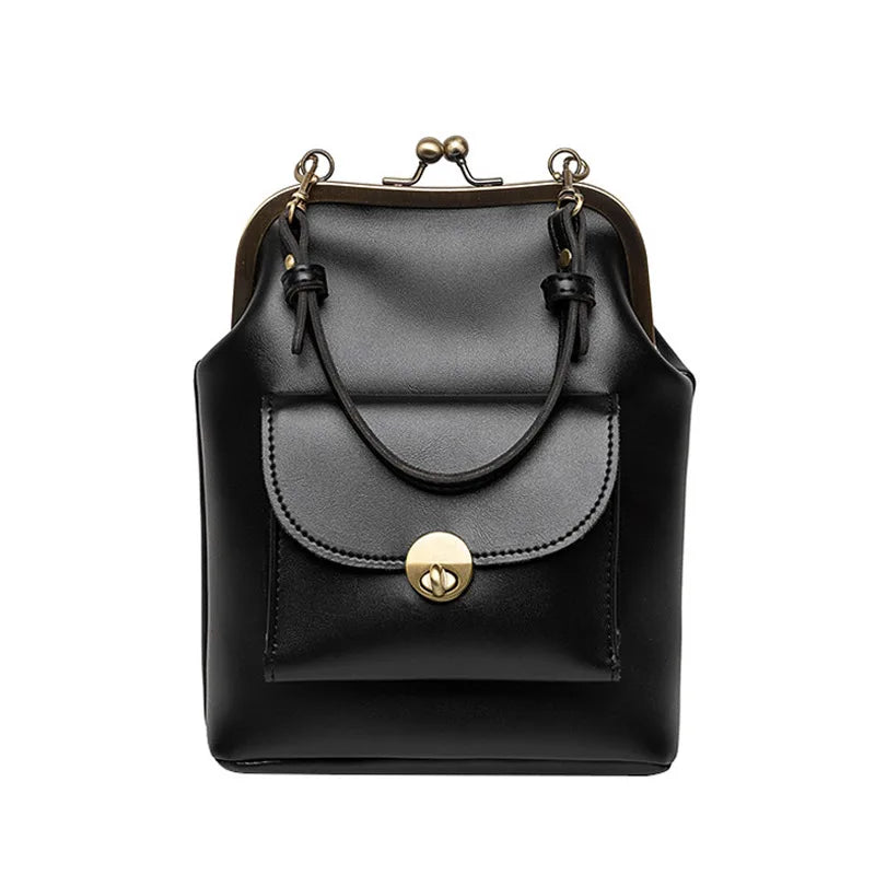 Elegant svart crossbody väska för kvinnor med justerbar axelrem, perfekt för både vardag och fest.