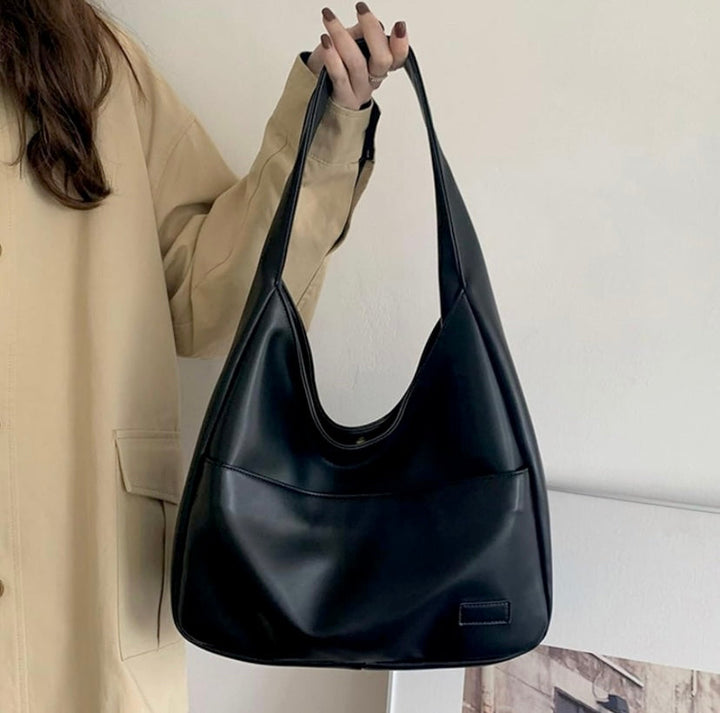 Trendig brun dam axelväska. Elegant och rymlig handväska, perfekt för skolan och shopping.