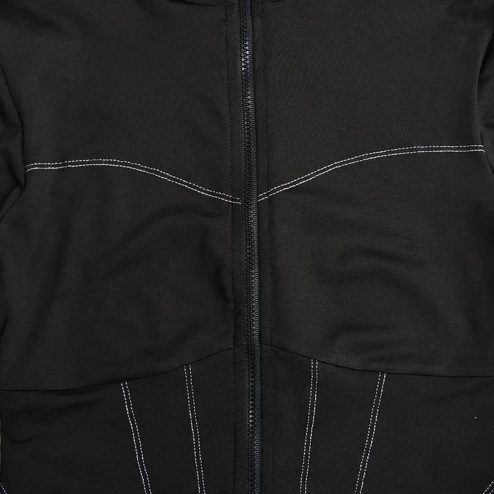 Stilren svart dam jumpsuit med smal passform, o-hals och långa ärmar. Mångsidig för både kvälls- och vardagsbruk.