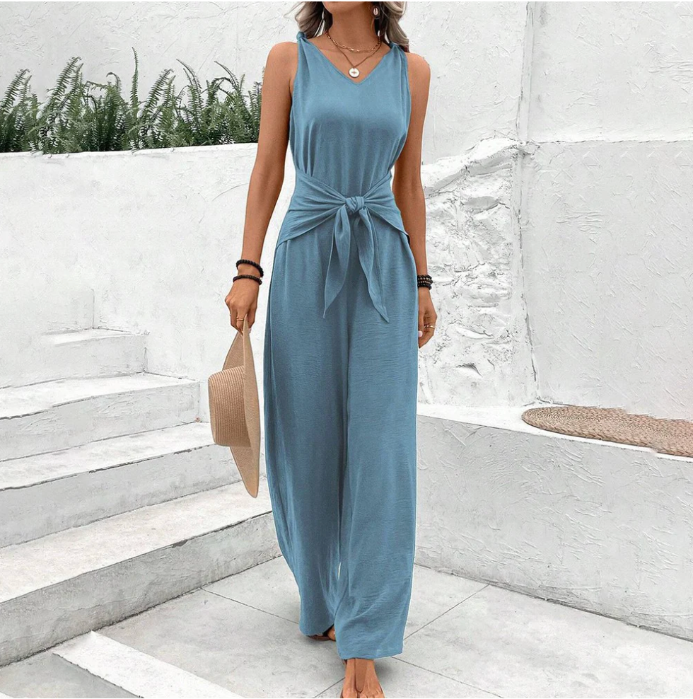 Elegant svart dam byxdress med V-ringning och breda ben, perfekt för sommarfester och bekväma vardagslooks.