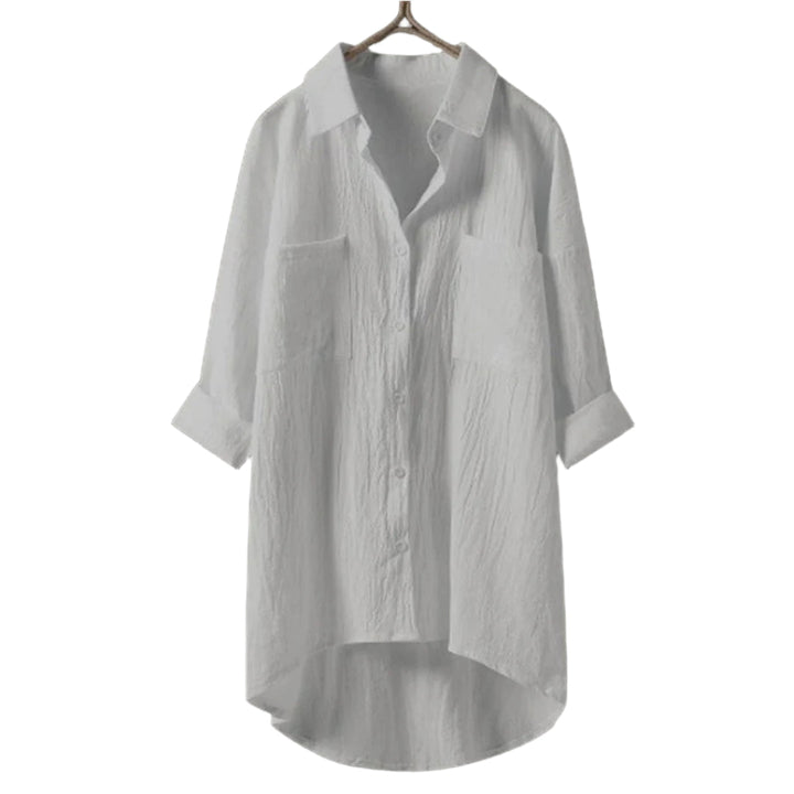 Elegant svart damblus med knapplist och lång ärm, perfekt för kontoret och våren.
