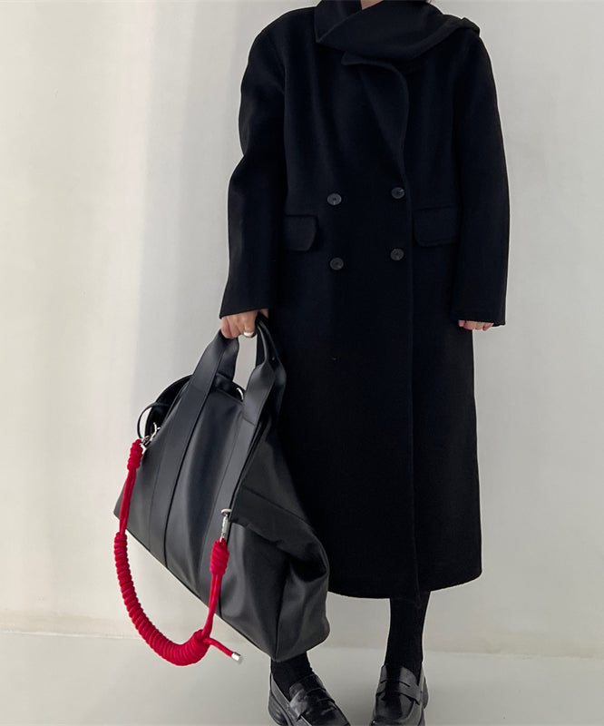 Klassisk svart damhandväska i satchel-stil, elegant och rymlig för den moderna kvinnan. Idealisk som jobbväska.