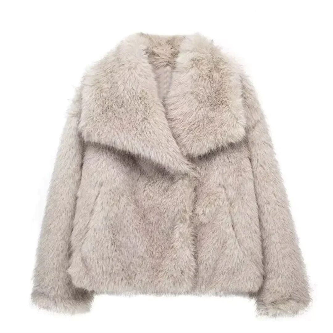 Elegant svart damkappa med klassisk design, varm för vinterbruk. Kvinnors ytterplagg med stil.