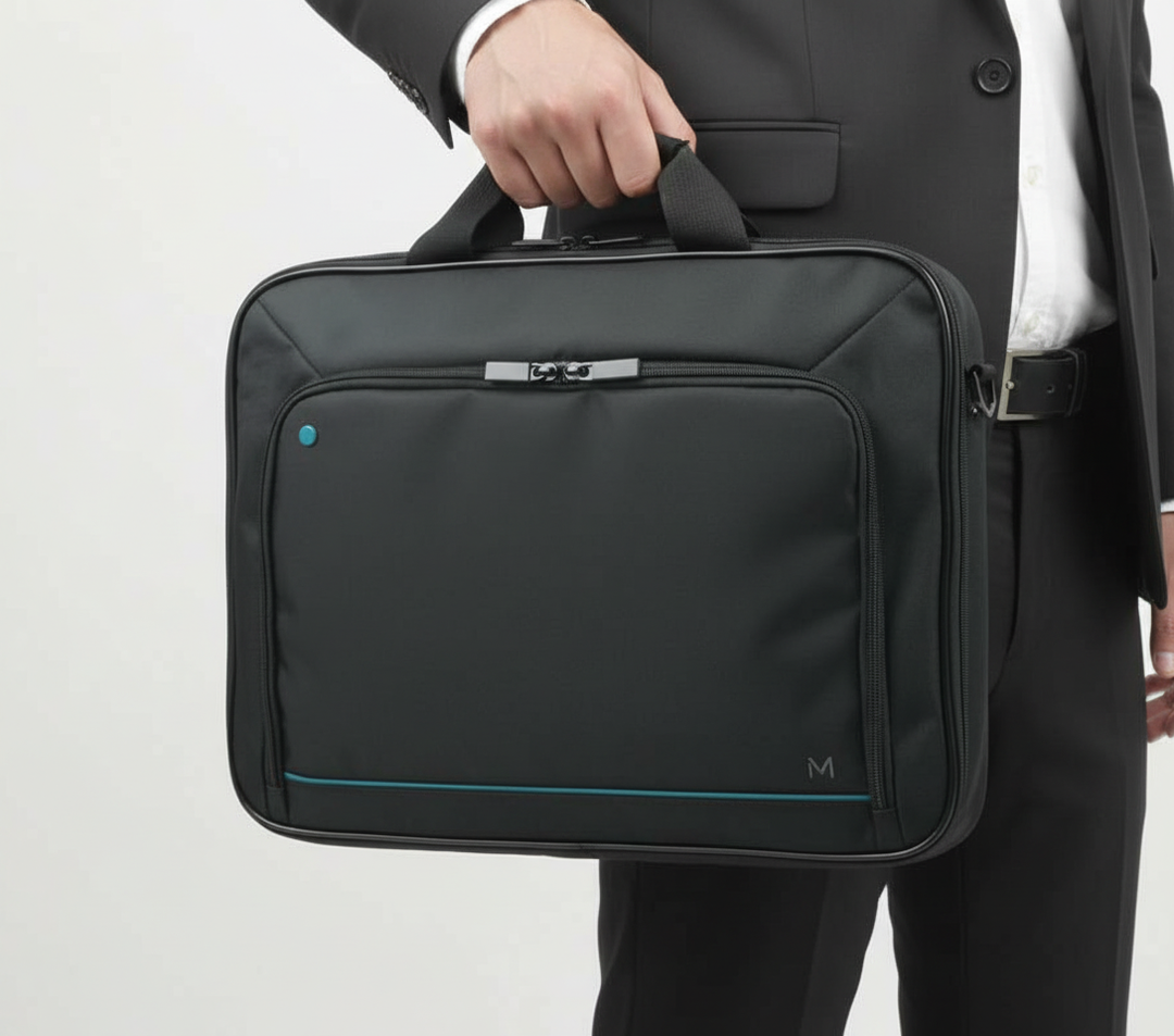 Professionell svart laptopväska för damer. Perfekt för arbetsplatsen och som snygg kontorsväska.