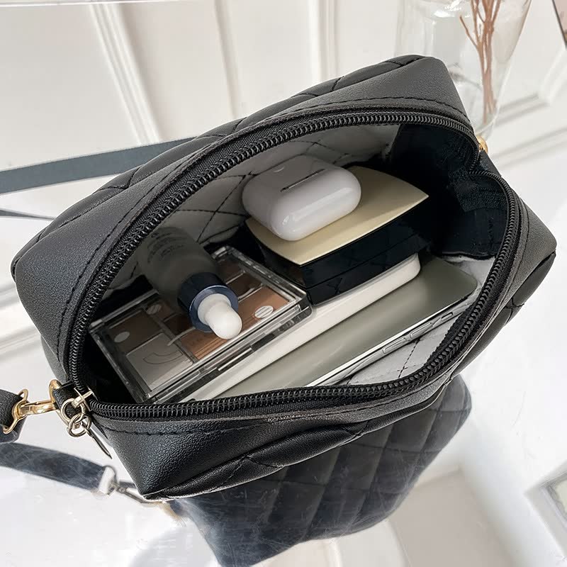 Svart crossbodyväska, elegant och stilren. Perfekt handväska för kvinnor, mångsidig axelväska.