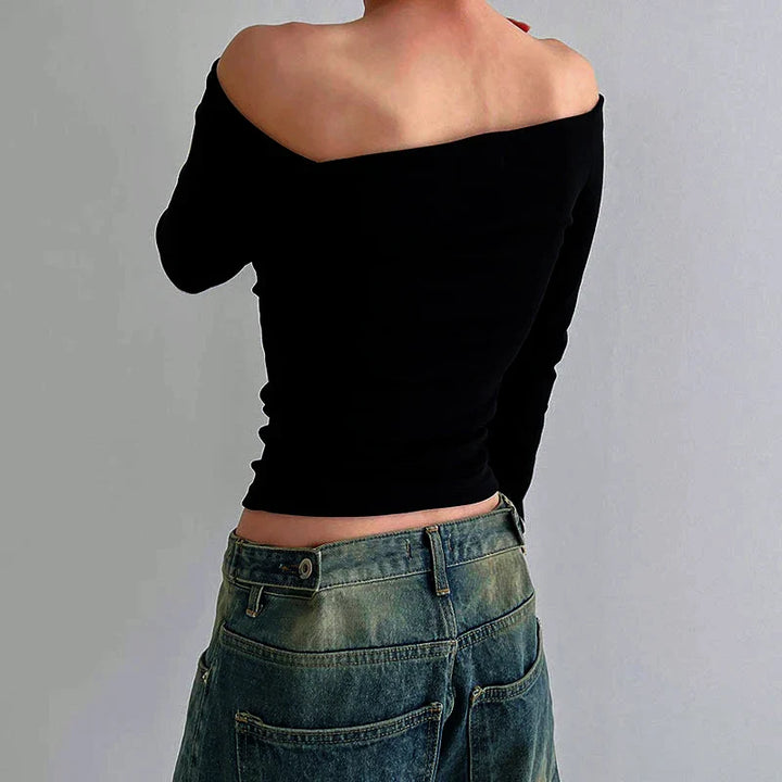Festtopp: elegant långärmad offshoulder damtopp. Snygg axelbar tröja för speciella kvällar.
