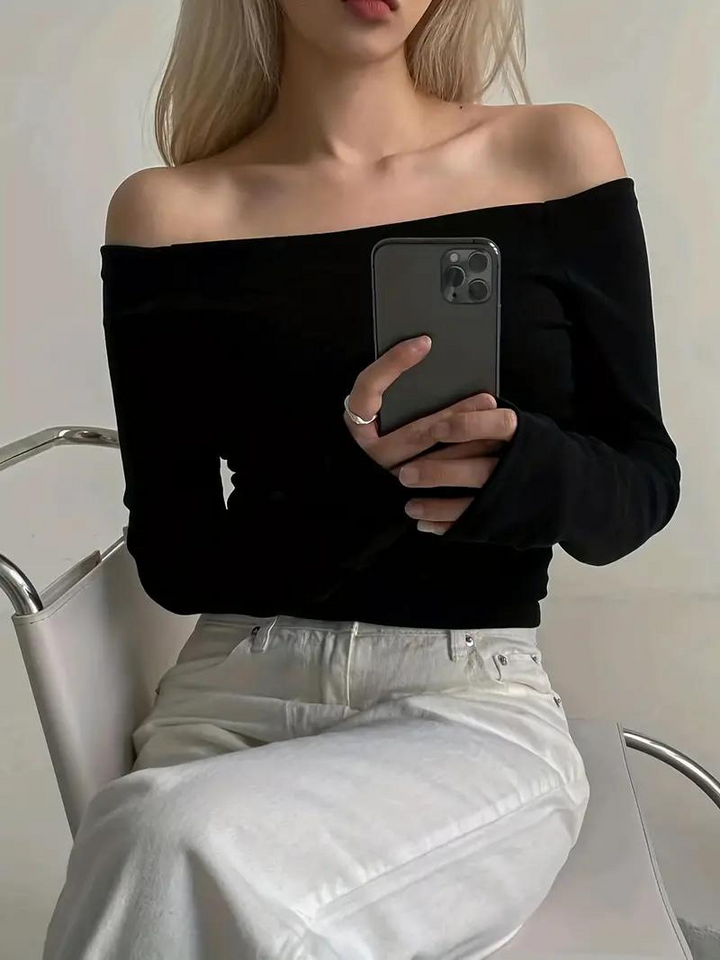 Mångsidig offshoulder damtopp, långärmad & elegant. Passar som festtopp, vardagstopp & kvällsoutfit.