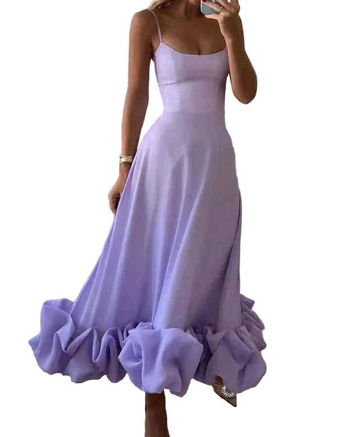 Elegant svart midi festklänning för kvinnor. Perfekt som cocktailklänning eller aftonklänning för fest.