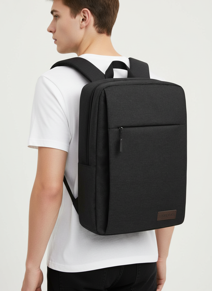 Funktionell SlimBack ryggsäck, perfekt som laptopväska för jobb & studier. Med smarta fack & skyddad design.