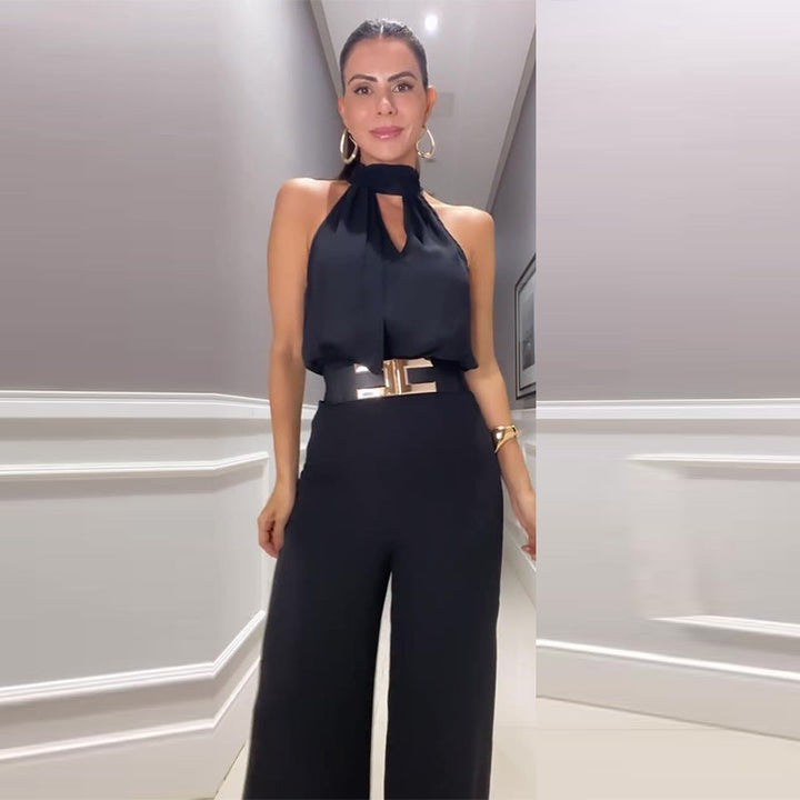 Stilren orange damjumpsuit, perfekt sommaroutfit. Kvinnors byxdress med elegant och bekväm passform.