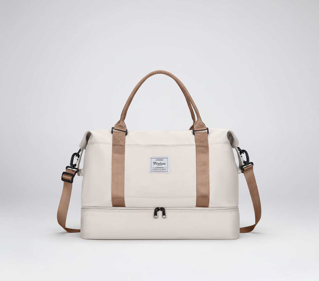 Travelista helgväska i elegant svart design, idealisk för korta resor och träningskläder.