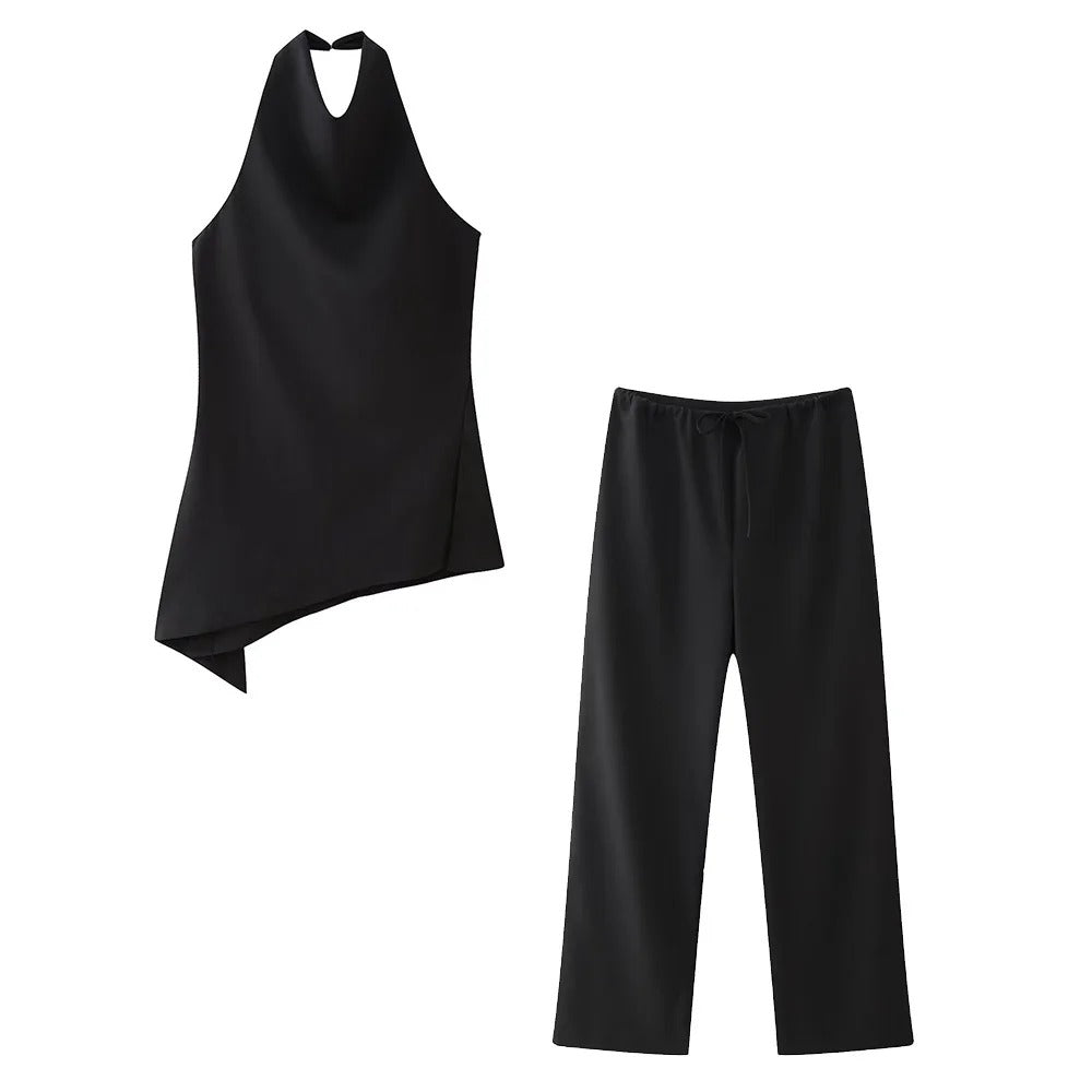 Elegant svart tvådelat set med halternecktopp & raka byxor för kvinnor. Perfekt för fest & vardag.