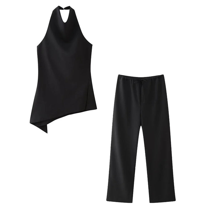 Elegant svart tvådelat set med halternecktopp & raka byxor för kvinnor. Perfekt för fest & vardag.