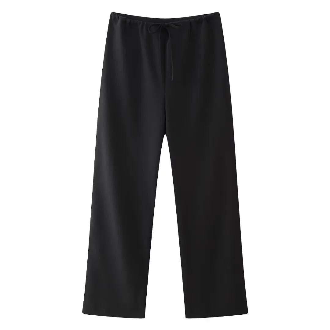 Kvinnors eleganta set i avslappnad stil. Halterneck topp & bekväma raka byxor, perfekt sommaroutfit.