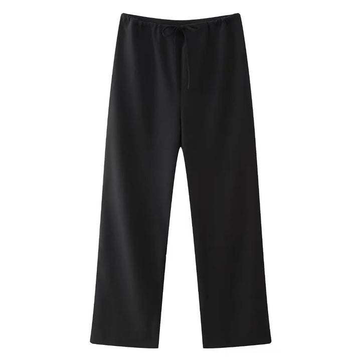 Kvinnors eleganta set i avslappnad stil. Halterneck topp & bekväma raka byxor, perfekt sommaroutfit.