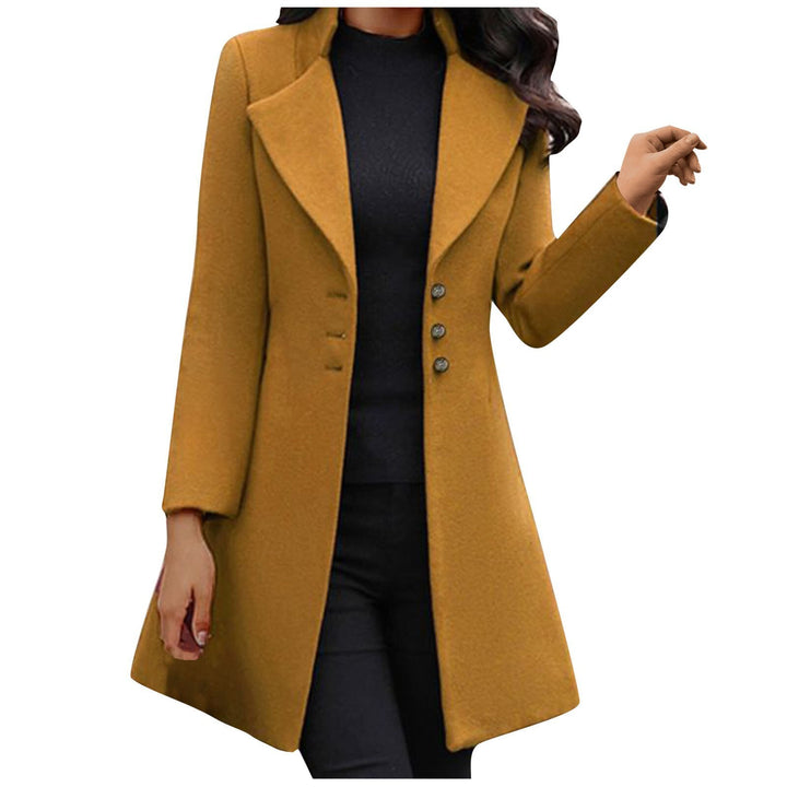 Modern långärmad damkappa, en elegant vinterjacka för kvinnor som söker stilrent och värmande mode ytterplagg.