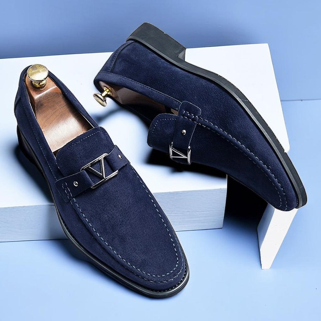 Elegant svarta herrloafers i klassisk stil för affär och fest. Bekväma herrskor.