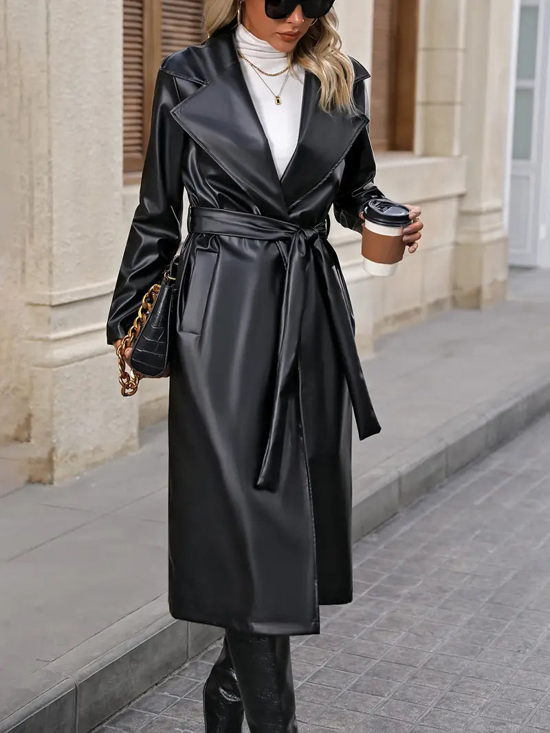Mångsidig elegant kappa för kvinnor. Ett tidlöst ytterplagg som lyfter vardagsstil och festlig look.
