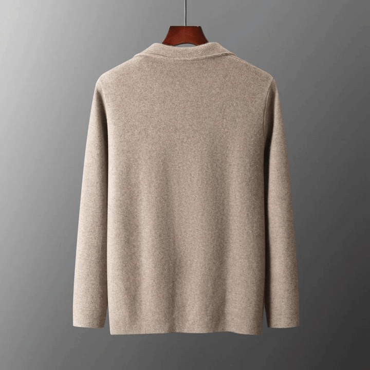 Mångsidig kvinnors kofta, elegant och klassisk. Passar perfekt som vardagslook och festplagg.