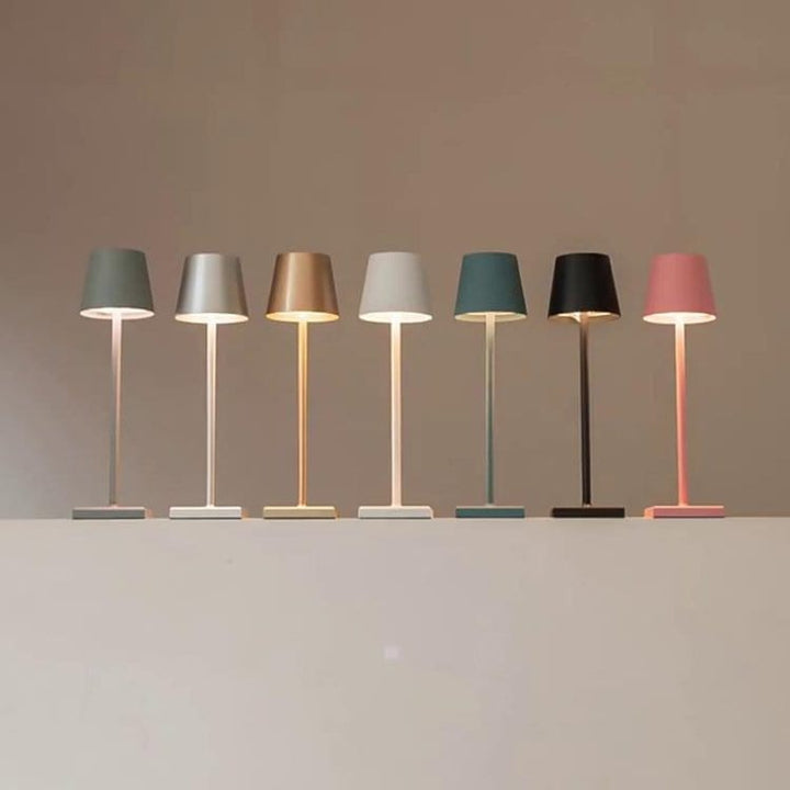 Elegant LED-bordslampa, trådlös & vattentålig. En designlampa för alla hemmets rum, ute som inne.