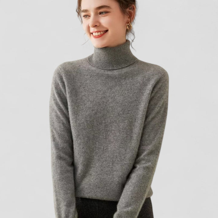Elegant långärmad damtröja med turtleneck i mjukt material. Passar till fest eller bekväm vardag.