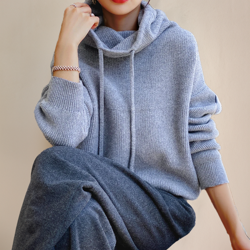 Bekväm och stilren damtröja med turtleneck design, perfekt för både arbete och fritid under vintern.