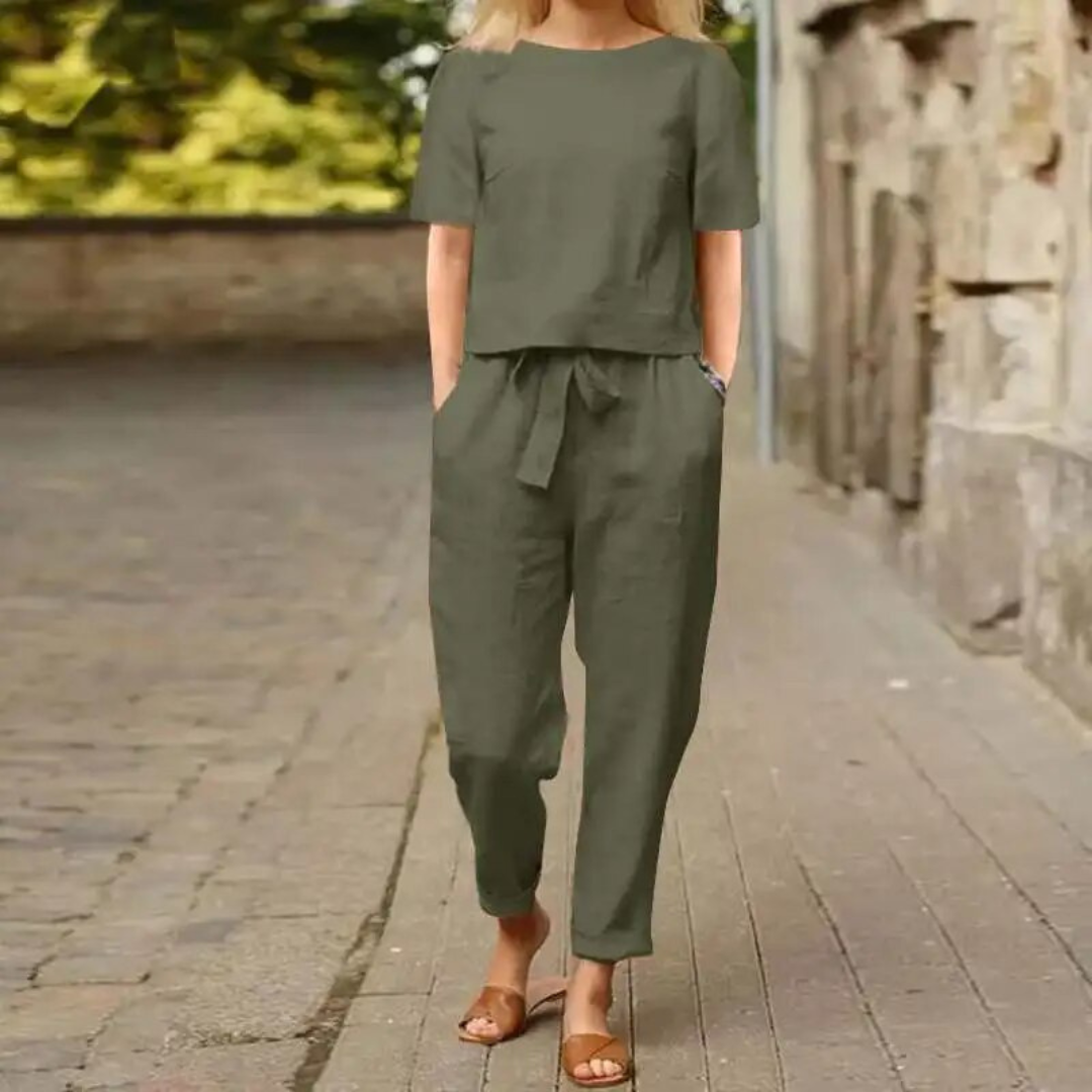 Casual & chic damset: Byxor och topp i tvådelad design. Ett snyggt och bekvämt set för sommarens alla tillfällen.