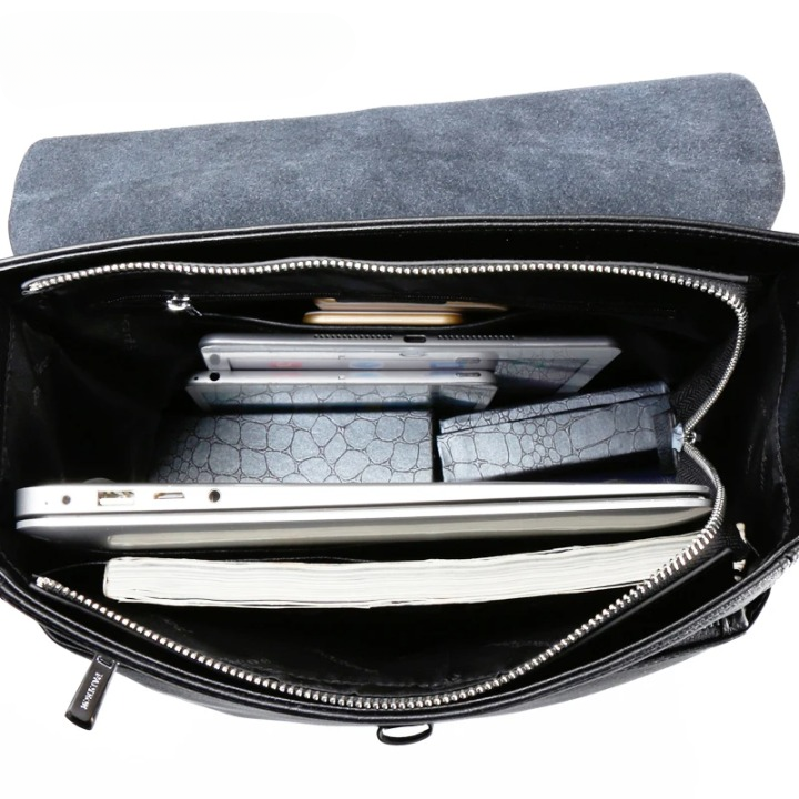 Elegant och funktionell läder laptopväska, unisex. En pålitlig arbetsväska för bärbar dator.