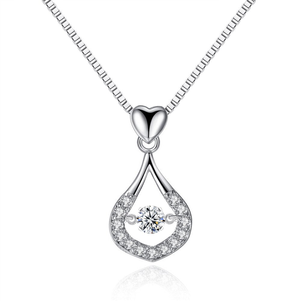 Elegant vattendroppe kristallhalsband i 925 sterling silver med glittrande cubic zirconia, perfekt för kvinnor.