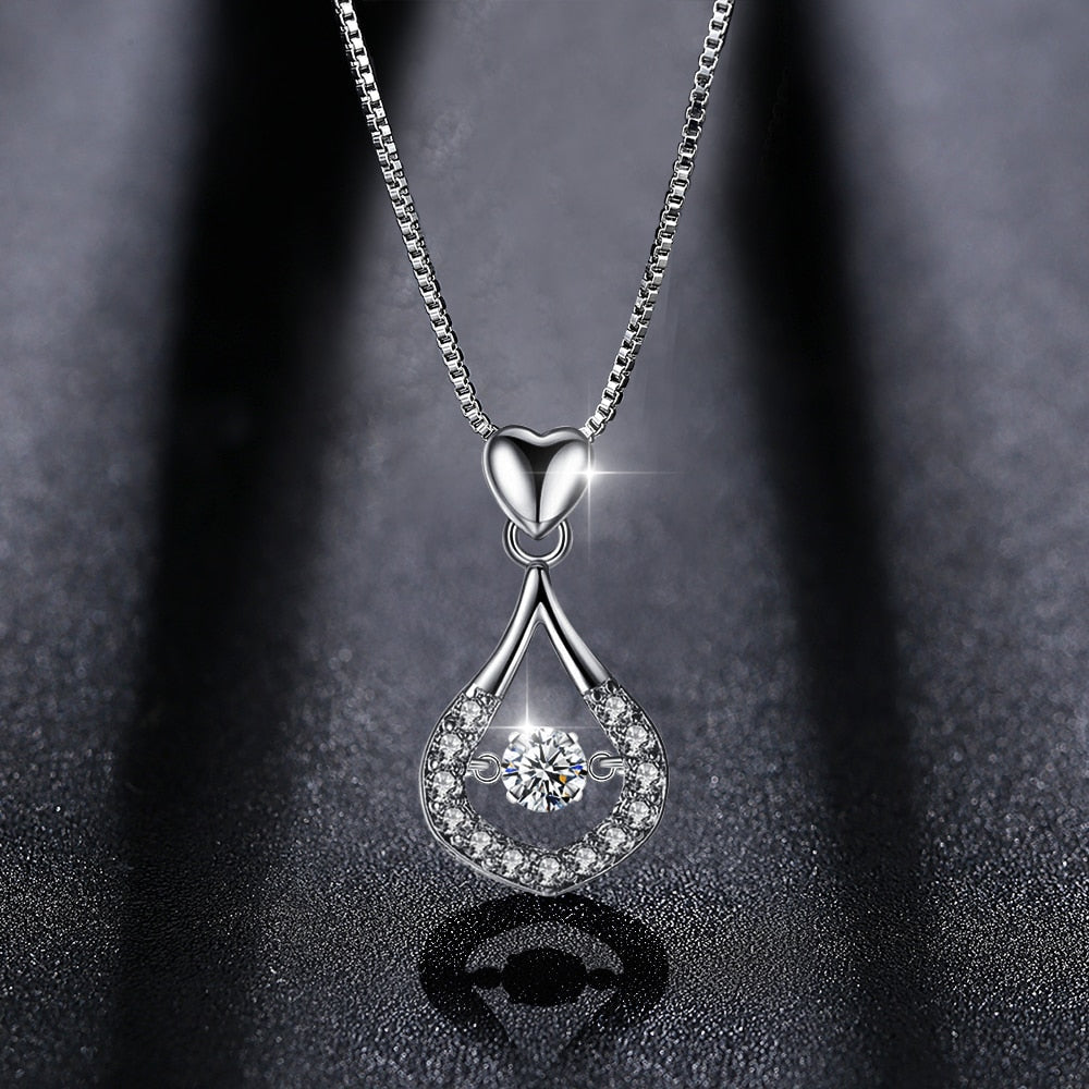 Vackert vattendropps kristallhalsband för kvinnor, tillverkat i äkta 925 sterling silver med skimrande zirkoner.