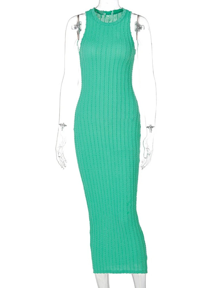 Figurnära virkad sommarklänning utan ärmar, snygg bodycon-design för dammode.